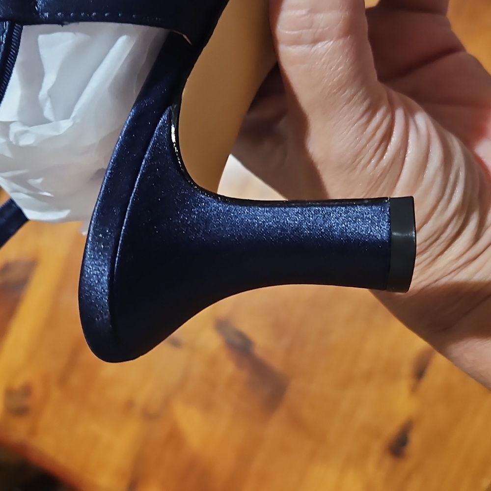 NIB Navy Blue Strappy Heels Size 7 - Picture 7 of 7